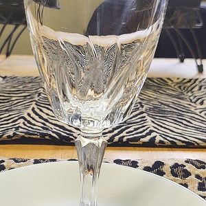 4-oz Wine Glass with Diamond-shaped waved